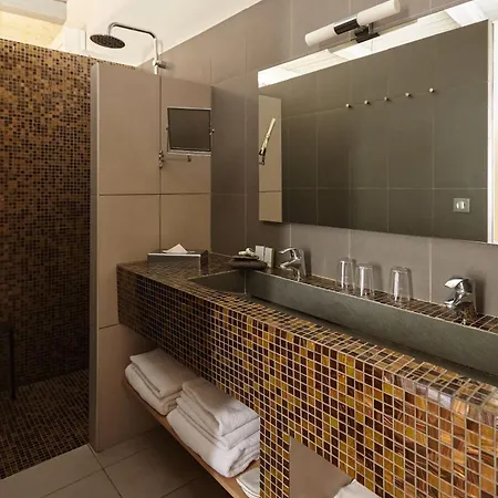 Boutique Hotel Entraigues Uzes Exterior photo