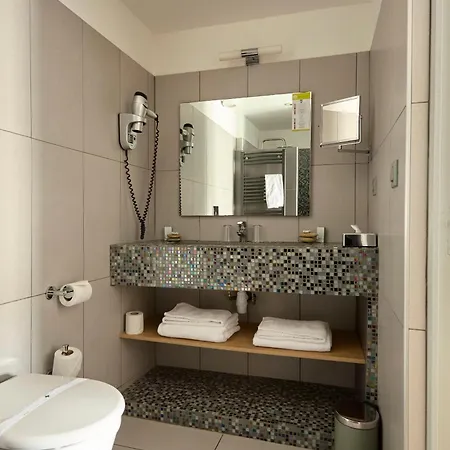 Boutique Hotel Entraigues Uzes Exterior photo