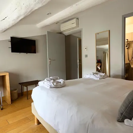 Boutique Hotel Entraigues Uzes Exterior photo